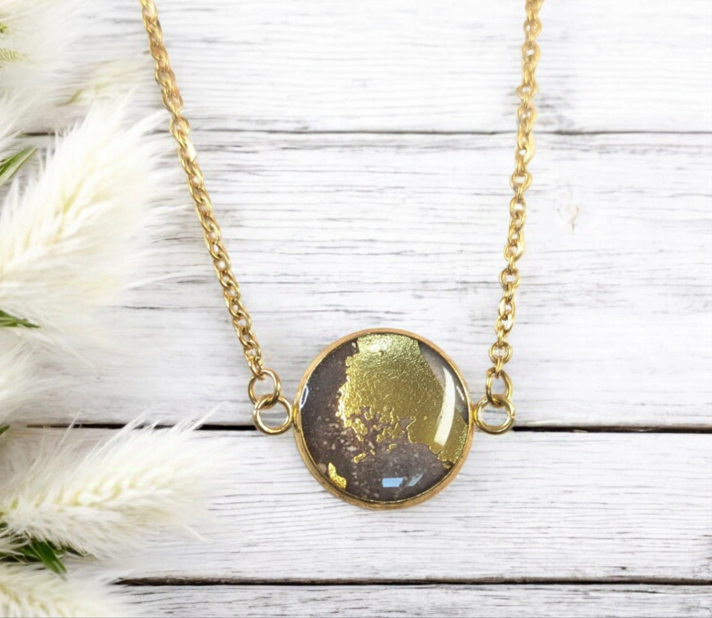 Collier unique en résine effet marbré gris et doré