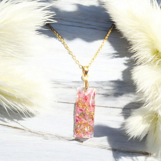 Collier en résine et fleurs séchées