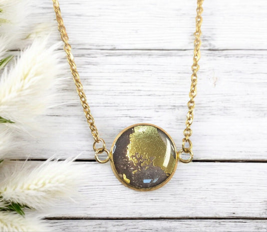 Collier unique en résine effet marbré gris et doré